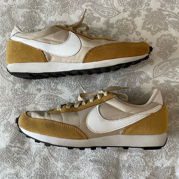 Women’s Nike Daybreak Size 6.5 Used in Excellent Condition - Picture 4 of 6